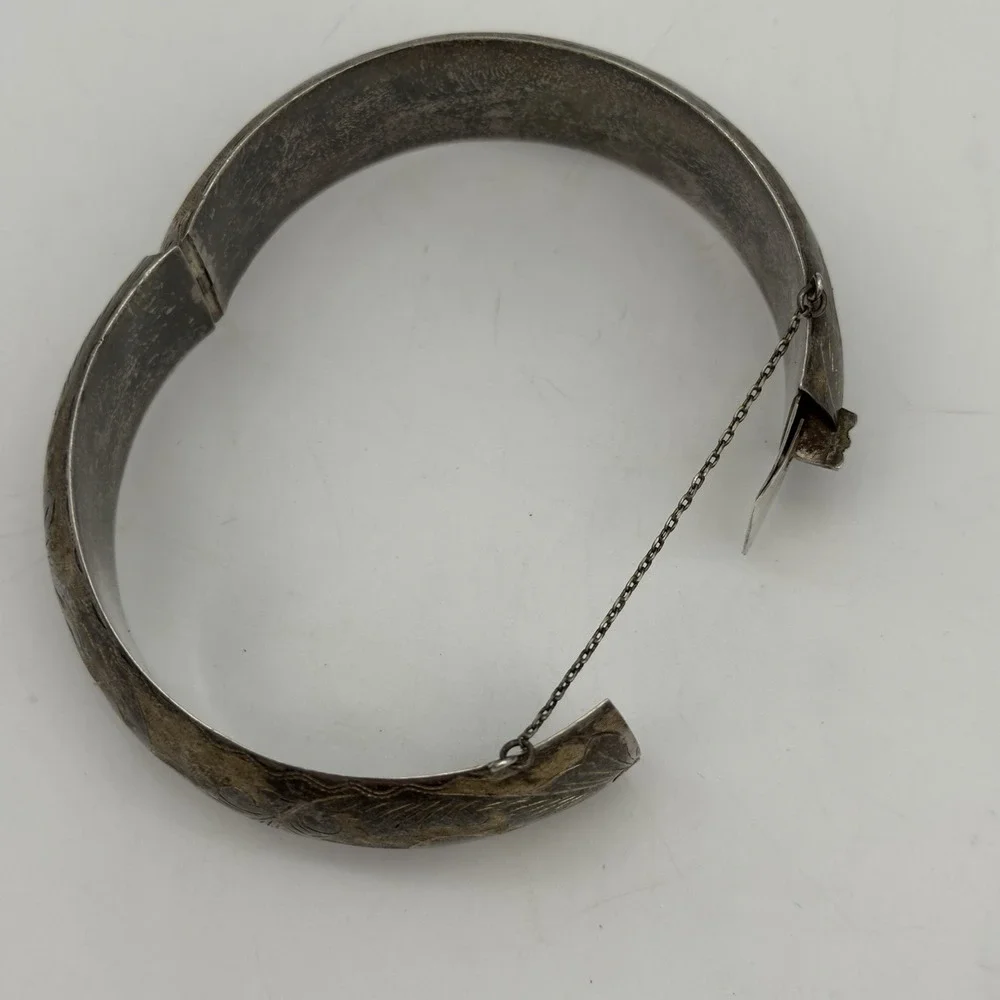 Vtg Sterling Silver 925 Hinged Etched Bangle Bracelet with A Safety Chain Wide